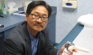 dr_choi_in_exam_room