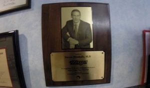 Dr_Mirabello_20_year_award_from_Toronto_Bluejays